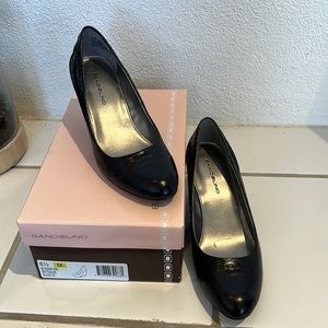 Bandolino -Sz 6.5 Black Platform Heels.